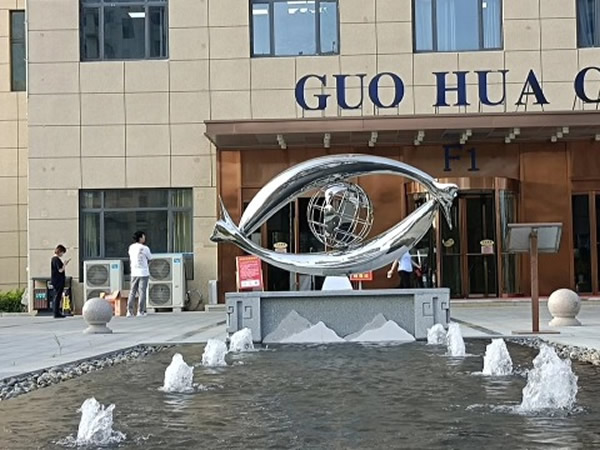 曲阳不锈钢雕塑是艺术与工艺的结合